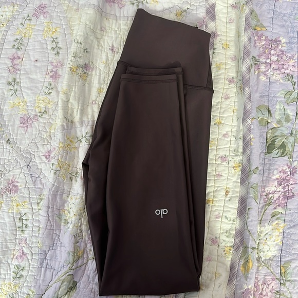 Size medium Alo brand high-waist airbrush legging nice color - Picture 3 of 4